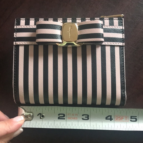 Salvatore Ferragamo Nero calfskin wallet. Excellent, like new condition. - Picture 12 of 13